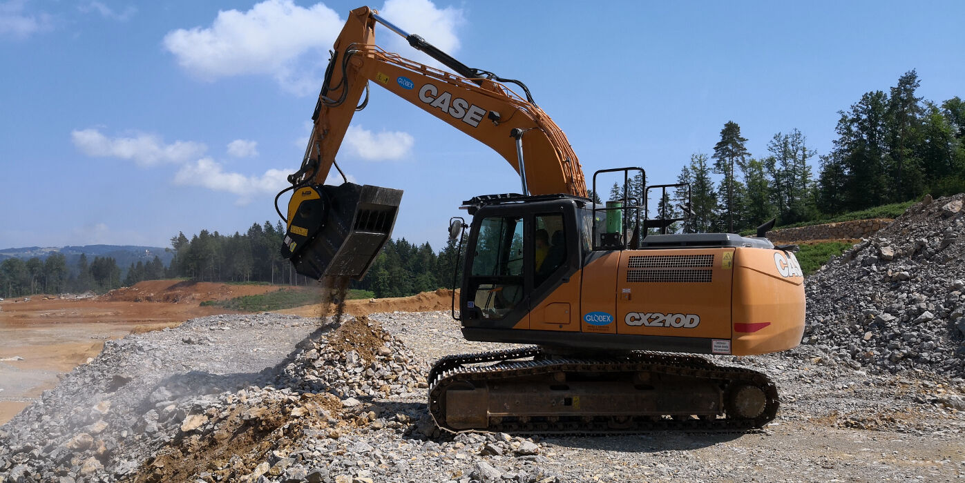 Leader in the attachment industry for the past 15 years , MB Crusher has listened to operators and companies from all over the world: centralized non-stop work is the key &nbsp;to a competitive edge.